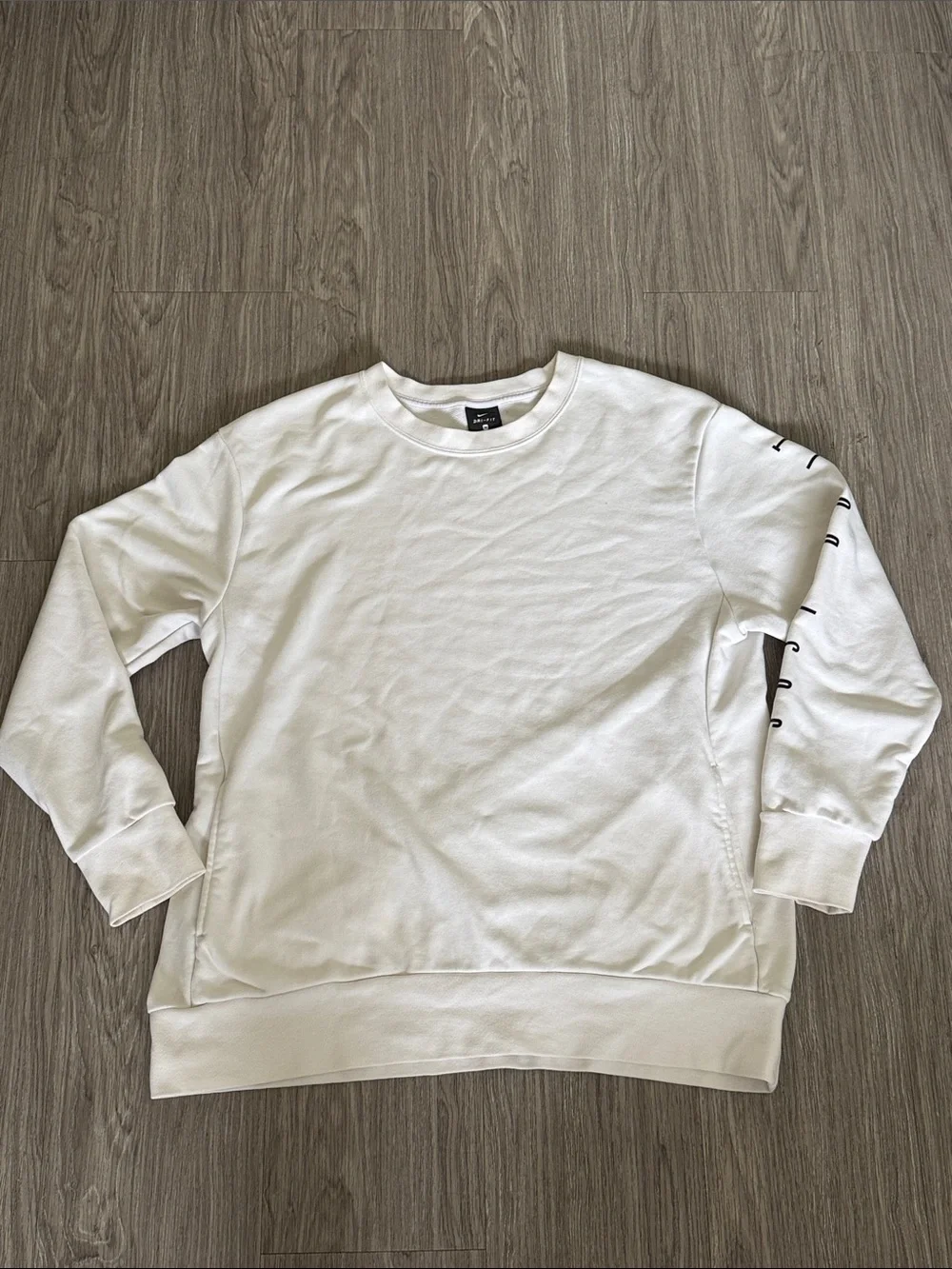 Nike Dri-Fit Sweatshirt Medium White “Just Do It” on Arm & Swoosh On Back